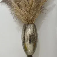 گلدان به همراه گلها