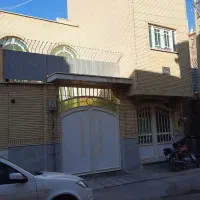 منزل دو طبقه و نیم