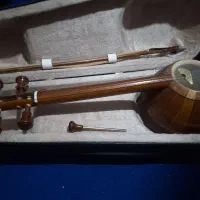 کمانچه دو مهر به همراه متعلقات