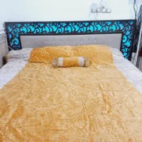 تخت خواب و میز ارایشی