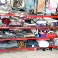 ویترین شیشه ای