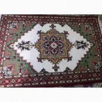 یک عدد فرش چهار متری تازه پرداخت شده