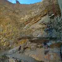 تخریب ساختمان وکندن چاه شکستن سنگ