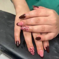 خدمات  تخصصمی کاشت ناخن فقط ۳۸۰