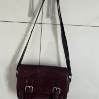 کیف چرم دوشی زرشکی