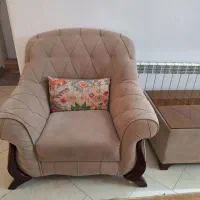 مبل ۷ نفره با یک میز وسط رنگ فیلی بدون کثیفی
