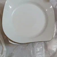 تعدادی ظروف چینی