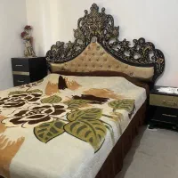 تخت ۲نفره با تشک و۲تا پاتختی و اینه دراور و میزوسط