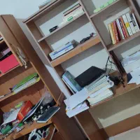 میز تحریر کتابخانه دار