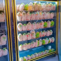 کارگر مرغ فروشی