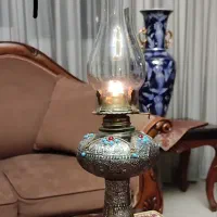 چراغ گردسوز و ظروف قدیمی