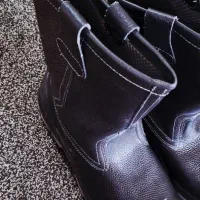 کفش ملی حفاری و لباس کار