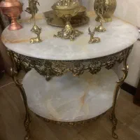 یک میز برنز ودو عدد جامیوه ای