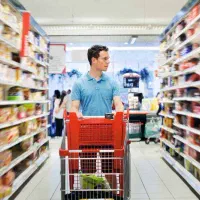 استخدام نیرو در هایپر مارکت