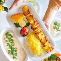 به تعدادی کارگر ماهر و ساده کمک اشپز اقا