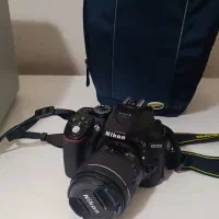 دوربین نیکون D5300( تعداد شات۳۰۰۰ تا) کاملا نو