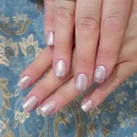 کاشت ناخن. ژلیش دست و پا. مانیکور.