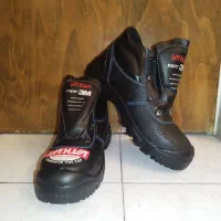 کفش ایمنی یحیی مدل m3 کاملا نو