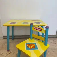 میز و صندلی برند play skool و کلی کتاب