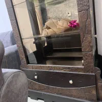 ویترین شیشه ای کاملا سالم و نو|بوفه، ویترین، کنسول|جم, |دیوار