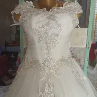 لباس عروس|لباس|درمیان, |دیوار