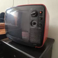 تلویزیون قدیمی تمیز