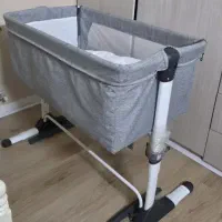 تخت گهواره کنار مادر