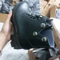 نیم بوت کار تولیدی کفش منصف