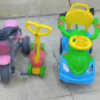 یک ماشین پ اسکپتر و دوچرخه شکل موتور بچه گانه