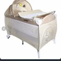 تخت و پارک کنار مادر