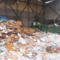 کارگر ساده در کارگاه ضایعاتی