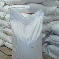 کارگر برای تخلیه آرد