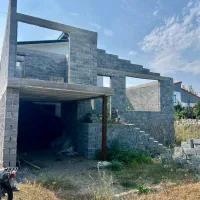 بنا ۱۰۰ متری نیمه کاره نیم پیلوت