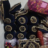 ده عدد بالشت و ده عدد پشتی