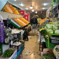 کارگرساده درمیوه فروشی