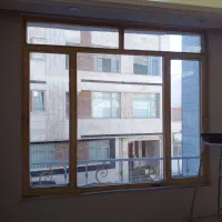 پنجره ۲/۲۰ در ۱/۹۰ همرا با شیشه های روفلکس(رنگی)