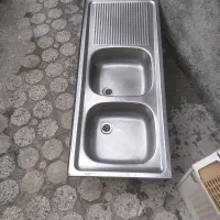 سینک ظرف شویی و هود آشپزخانه