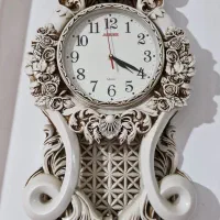 ساعت دیواری کاملا سالم