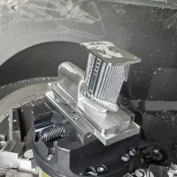 تراشکاری و فرزکاری cnc قطعه سازی صنعتی قالب سازی