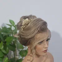 انواع خدمات( شنیون،زلف،بافت) اصلاح صورت و کوتاهی|خدمات آرایشگری و زیبایی|کازرون, |دیوار