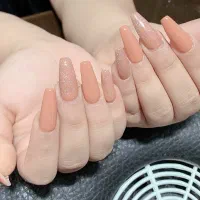 کاشت وترمیم ناخن وکسصورت وبدن وتتوبدن