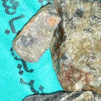 سنگ پیریت طلایی