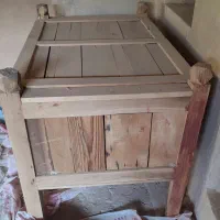 صندوق چوبی قدیمی|کلکسیون اشیاء عتیقه|بیرجند, |دیوار