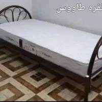 تخت یه نفره آهنی طاووس با تشک و میز و اینه