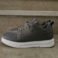 کفش|کیف، کفش، کمربند|شیراز, گل سرخ|دیوار