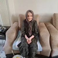 مراقبت‌ از سالمند خانم