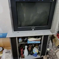 دو عدد تلویزیون