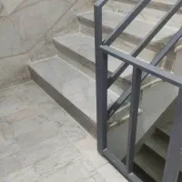 نظافت خونه راه پله انجام می‌شود