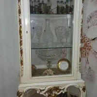فروش فوری بوفه چوب راش کلاسیک  با طراحی سفید طلایی