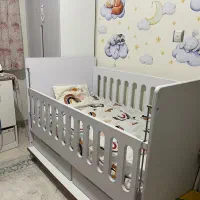 تخت و کمد نوزادی در حد نو